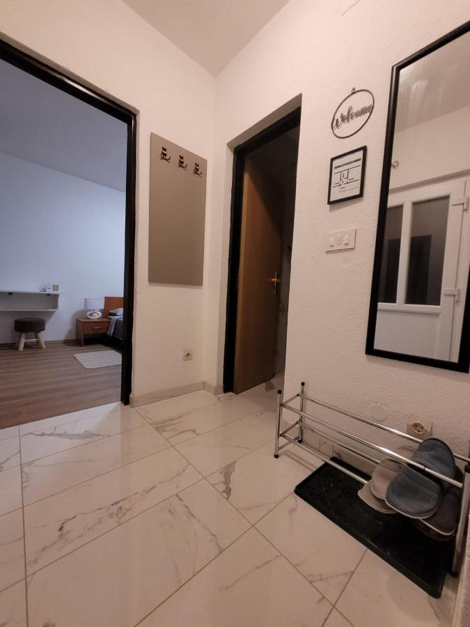 Kod Dide - Entry With Pin 0-24H Slavonski Brod Exterior foto